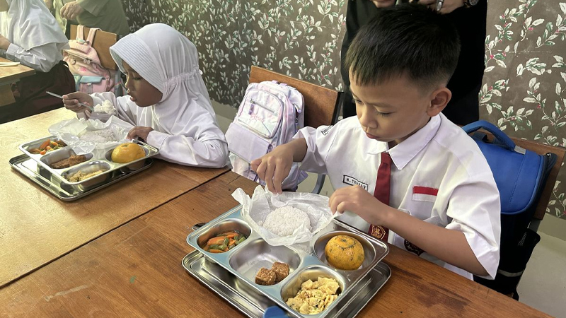 Makan Bergizi Gratis Jadi Program Paling Disambut Positif Masyarakat