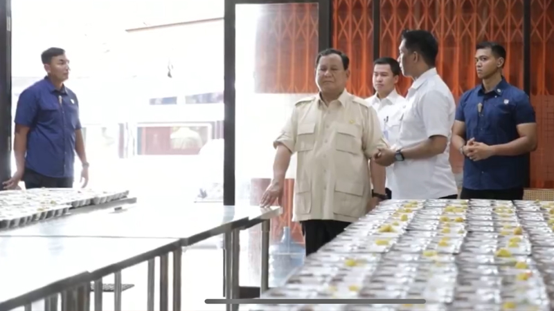 Presiden Prabowo Tinjau Dapur Makan Bergizi Gratis